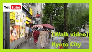 【Walk video shot in 4K】 Encountering 4 Maiko & Geisha in Kiyamachi, Kyoto City 6 pm 2023 JAPAN No.15